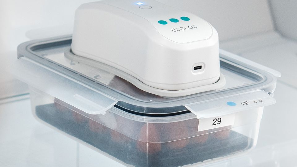 Plastic sealable food container with food in on top of which is a device for killing microorganisms with UV light.